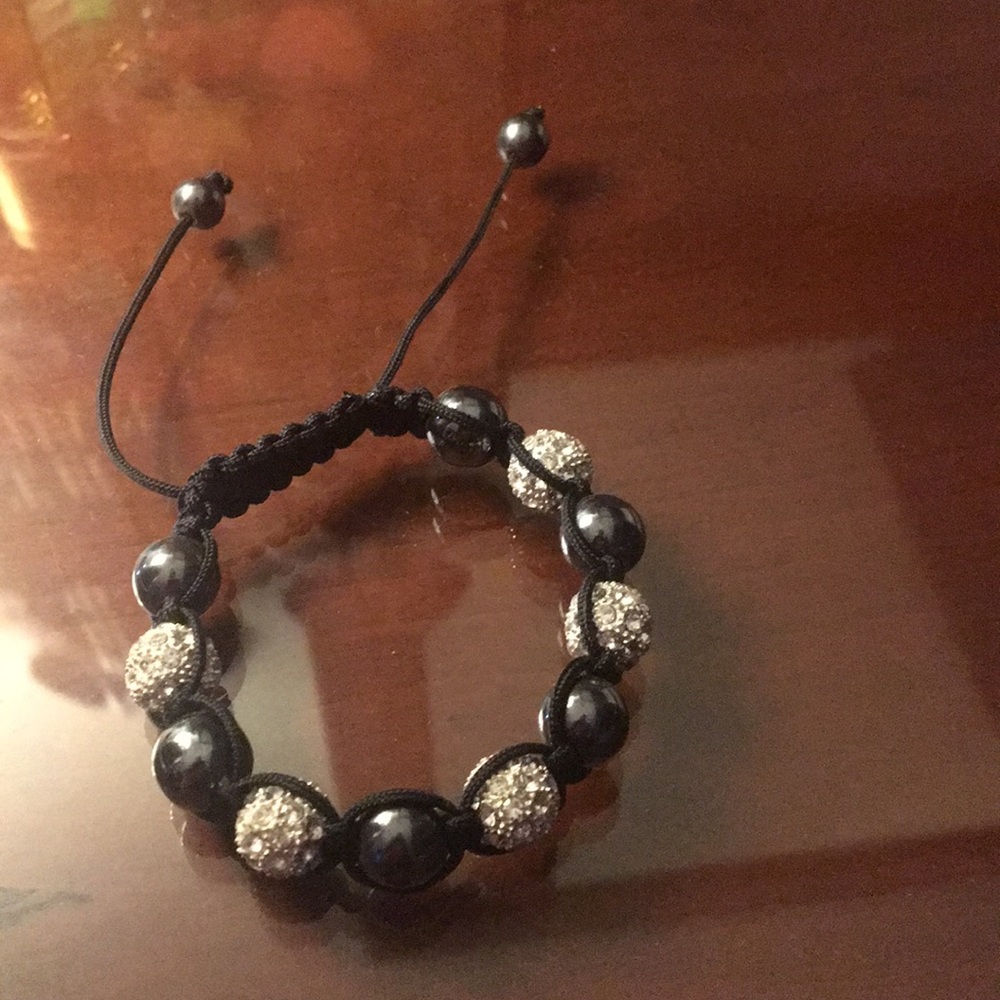 Adjustable bracelet